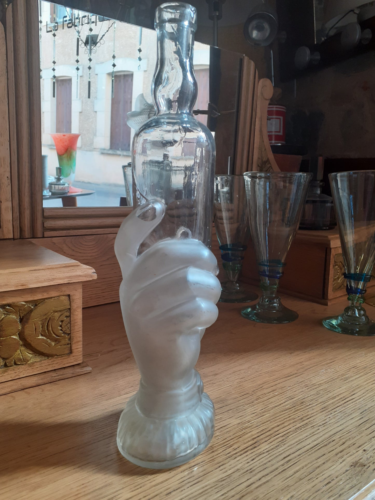 Bouteille surréaliste du début du XX° siècle