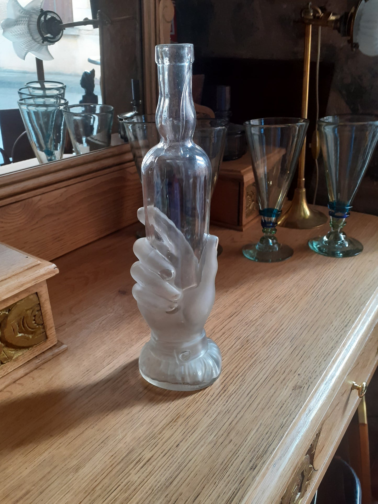 Bouteille surréaliste du début du XX° siècle