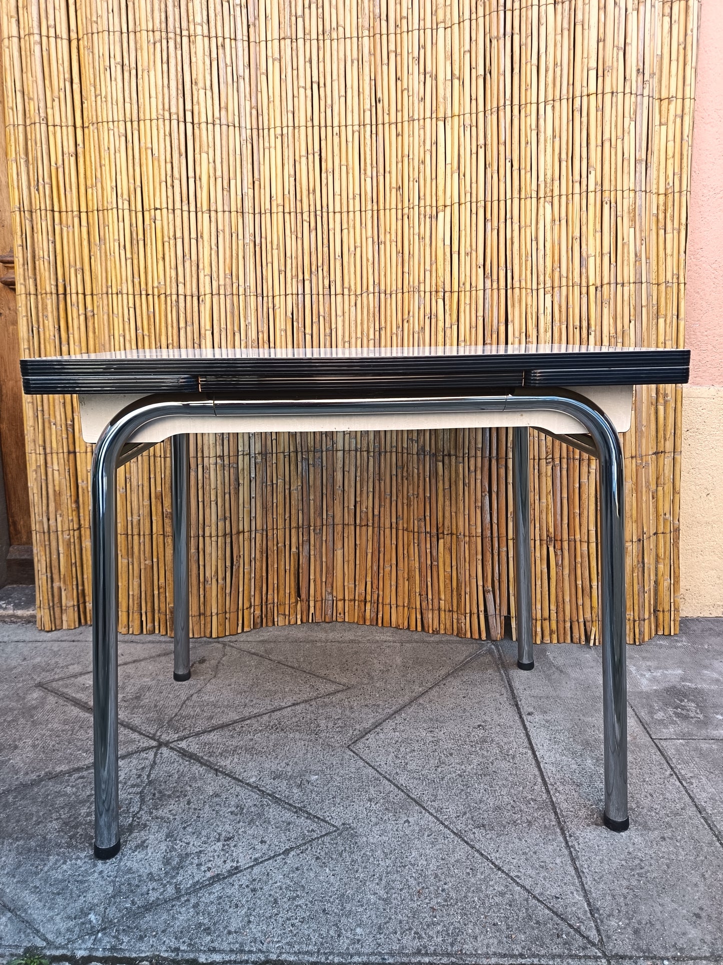 Table de cuisine extensible en Formica - années 70
