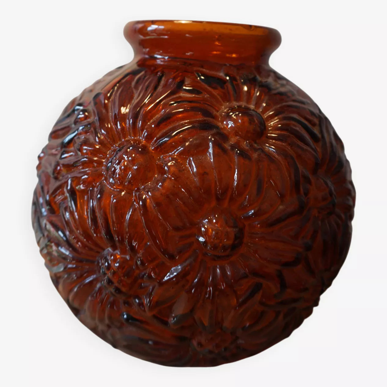 Vase boule Art déco en verre pressé